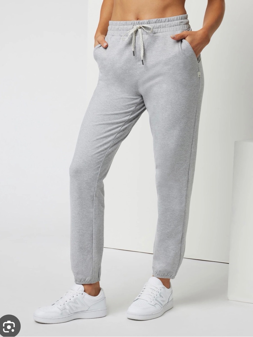 Vuori granite performance jogger light Heather gray